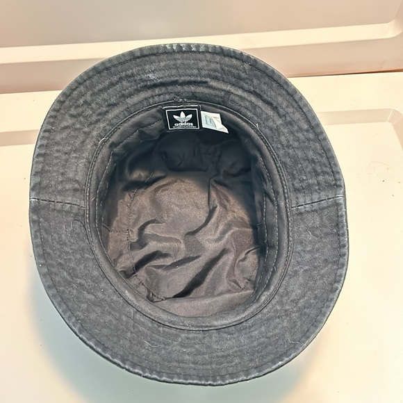 Adidas originals Navy Blue Bucket Hat with white adidas logo on the front. OS - Picture 4 of 5